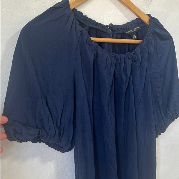 Banana Republic 100% silk navy blue peasant top size medium - Picture 3 of 7
